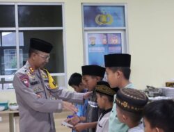 Bukber Bersama Anak Yatim, Kapolres Tulang Bawang Barat Bagikan Santunan.