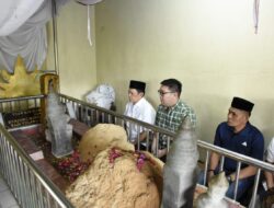 Pj Bupati Tubaba Lakukan Ziarah Ke Makam Raja-raja Di Tiyuh Pagar Dewa