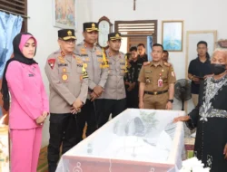 Kapolres Lampura Dampingi Kapolda Lampung Melayat Nakes Meninggal Saat Operasi Ketupat Krakatau 2024