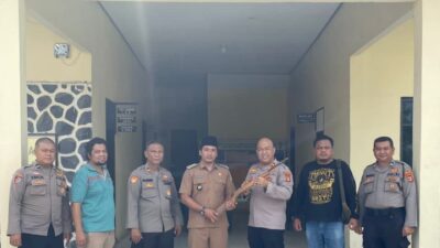 Kepalo Tiyuh Wonokerto Serahkan Senpi Rakitan Temuan Warga Ke Polsek Tulang Bawang Tengah