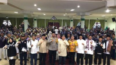 Pj. Bupati Tulang Bawang Drs. Qudrotul Ikhwan MM Mengantar Rombongan Calon Jama’ah Haji