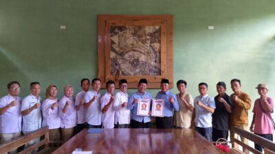 Mantap Maju Pilkada Tubaba Jalur Partai Politik, Darsani-Supeno Kembalikan Formulir Penjaringan ke Partai Demokrat dan Gerindra