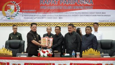 M. Firsada Menyampaikan Raperda Penanggungjawaban APBD Tahun 2023 dan Raperda RPJPD Tahun 2025-2045