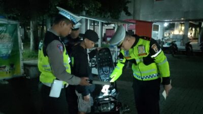 Satlantas Polres Tulang Bawang Barat dan Gabungan Personel Polres Tubaba Lainnya Melaksanakan Giat Rutin Yang Ditingkatkan ( KRYD ) Antisipasi Balap Liar