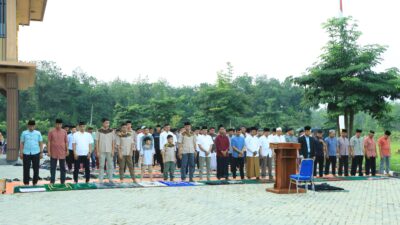 Kapolres Tulang Bawang Barat Laksanakan Sholat Idul Adha 1445 H Bersama Warga