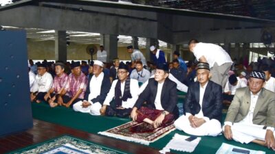 Bersama Keluarga, M. Firsada Sholat Idul Adha di Islamic Center Tubaba