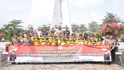 Polres Tulang Bawang Gelar Aksi Bersih-Bersih di Taman Makam Pahlawan, AKBP James Paparkan Tujuannya