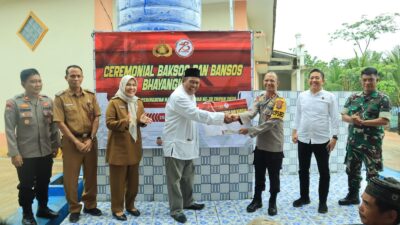 KAPOLRES TULANG BAWANG BARAT GELAR KEGIATAN BAKSOS DAN BANSOS SERENTAK DALAM RANGKA PERINGATI HARI BHAYANGKARA KE-78