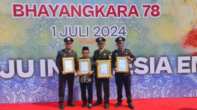 Kapolda Lampung Berikan Penghargaan Personel TNI/Polri dan Masyarakat Beprestasi di Hari Bhayangkara ke-78