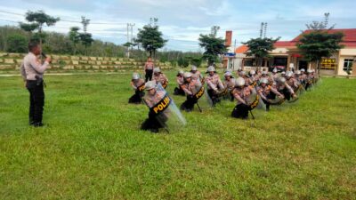 Tingkatkan Kemampuan Anggota, Polres Tulang Bawang Barat Gelar Latkatpuan Gerakan Dasar Dalmas