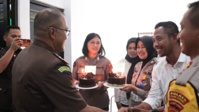 Polres Tulang Bawang Berikan Surprise Pada Peringatan Hari Bhakti Adhyaksa Ke-64 Tahun 2024