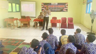Gelar Police Goes To School di SMP Negeri 2 Banjar Baru, AKP Khoirul Harapkan Ini Kepada Para Pelajar