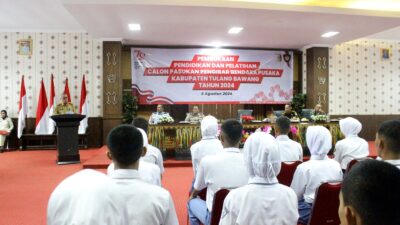 Pj Bupati Tulang Bawang Drs.Qudrotul Ikhwan.,MM Lantik 33 Orang Calon PASKIBRAKA Kab. Tulang Bawang