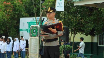 Police Goes To School : Kapolres Tulang Bawang Barat Berikan Himbauan di SMK Negeri 1 Tulang Bawang Tengah