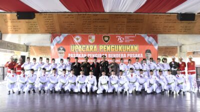 M. Firsada Kukuhkan 32 Anggota Paskibraka Tubaba Tahun 2024