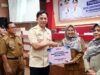 Tepati Janji, Bupati Egi Serahkan Gaji dan TPP ke-13 ASN Lamsel