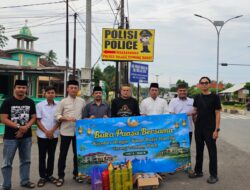 Ramadhan Berbagi, Sat Intelkam Polres Tulang Bawang Barat Bagikan Takjil di Jalan Raya Simpang uluan Nughik Panaragan Jaya